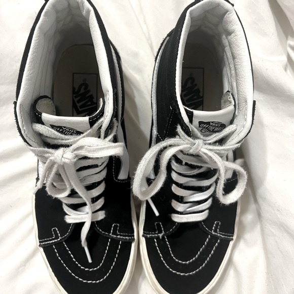 Black and white high-top platform vans - Picture 3 of 6